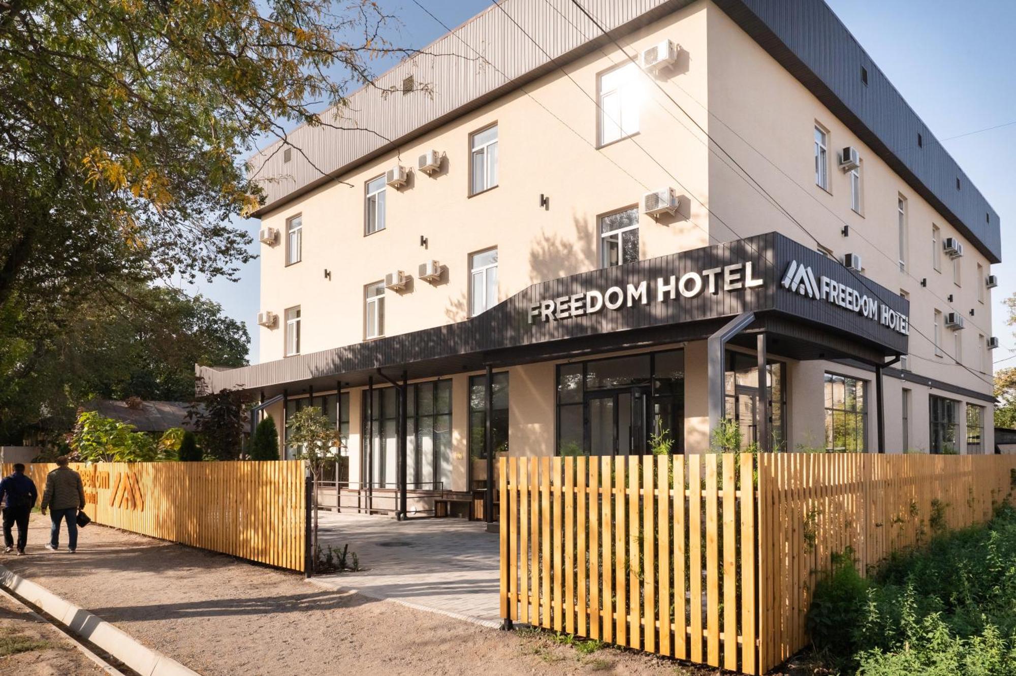 Freedom Hotel Bisjkek Buitenkant foto